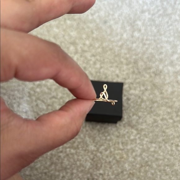 Cursive s ring - Picture 3 of 3